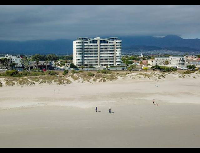 3 BEDROOM APARTMENT FOR SALE IN STRAND